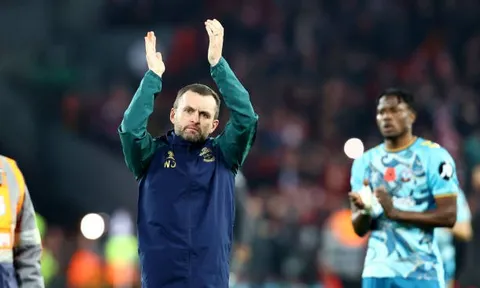 "Tôi đến Anfield không phải để xin chữ ký"