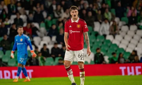 Ten Hag sắp "debut" cầu thủ mới toanh cho đội một Man Utd?