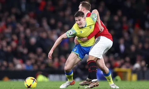Sự tương phản quá lớn giữa 2 bom tấn Man Utd