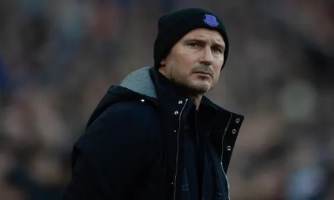 "Lampard là một thảm họa ở Everton, Gerrard là thảm họa ở Villa"
