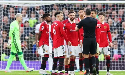 'Antony phô trương, thiếu tôn trọng khiến Casemiro bị đuổi'