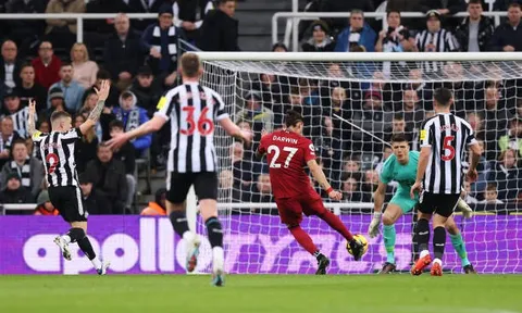 Hạ Newcastle, Liverpool đón cú sốc Nunez
