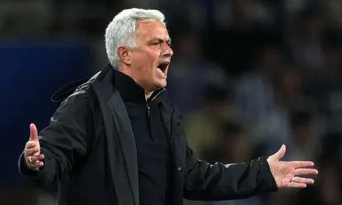 Mourinho lao vào phòng thay đồ gây sự với chủ tịch đối thủ