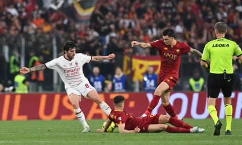 Bùng nổ phút bù giờ, Roma và Milan 'dĩ hòa vi quý'