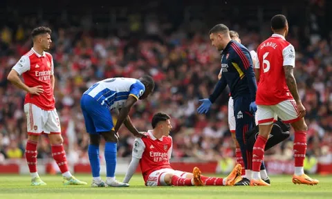 Ian Wright bối rối vì quyết định của 2 sao Arsenal