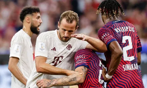 Kane ra mắt, Bayern thua tan tác và mất luôn danh hiệu