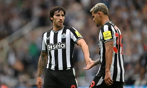 Điều gì đang xảy ra với hàng tiền vệ của Newcastle United?