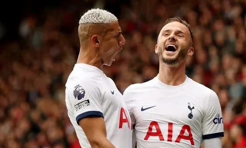 Tân binh mở tài khoản, Spurs lên ngôi đầu bảng