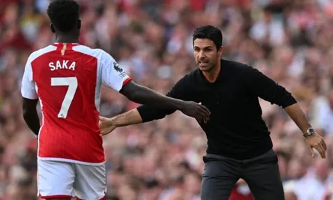 Bukayo Saka bị "chê", Mikel Arteta lên tiếng đáp trả