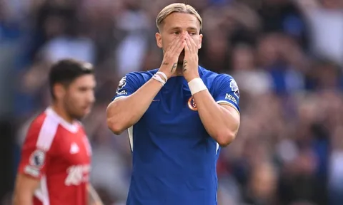'Thật vô dụng! Cậu ta khiến Chelsea mất 2 bàn thắng'