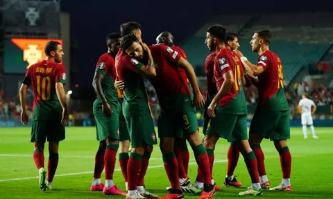 "Siêu trung vệ" gây choáng không kém Bruno Fernandes
