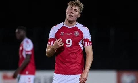 Đang dưỡng thương ở M.U, Rasmus Hojlund bất ngờ bị "réo tên"