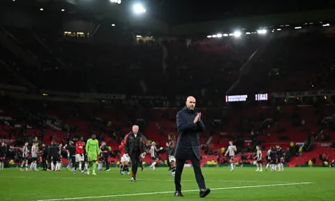 Thua Newcastle, Ten Hag biết phải ký gấp 1 bản hợp đồng