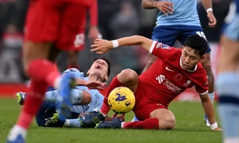 'Tấm thẻ đỏ rõ ràng cho Liverpool'