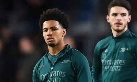 Lý do Arteta bỏ qua thần đồng 16 tuổi khi Arsenal hòa PSV
