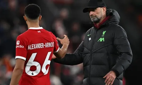 Trent Alexander-Arnold: "Tôi nghĩ tôi nợ ông ấy mọi thứ"