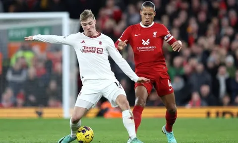 Virgil Van Dijk dè chừng Manchester United