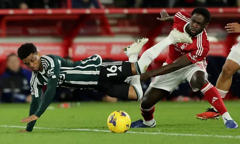Tới lúc Diallo thay Rashford