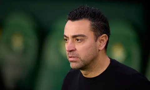Mỉa mai Real vụ trọng tài, Xavi bị phản pháo