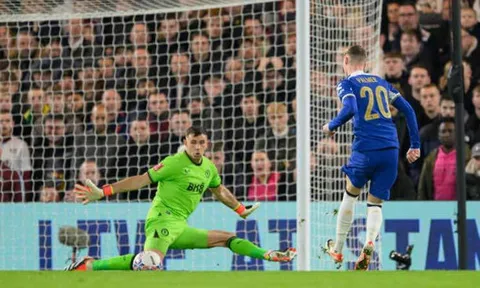 Bàn thắng hụt đầu trận, Chelsea và Villa 'hành xác'