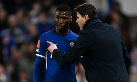 Pochettino 'mắc kẹt' với bộ đôi bom tấn