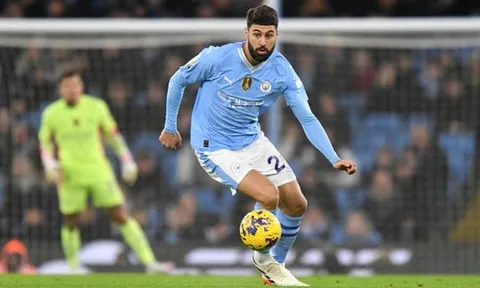 Chiếc áo của Manchester City vẫn hơi rộng với Josko Gvardiol