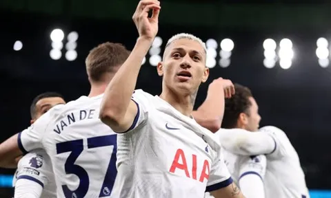 Ghi 3 bàn trong 8 phút, Tottenham Hotspur ngược dòng đánh bại Brentford