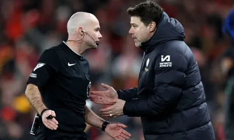 Từ chối thổi penalty cho Chelsea, trọng tài Paul Tierney bị chỉ trích thậm tệ