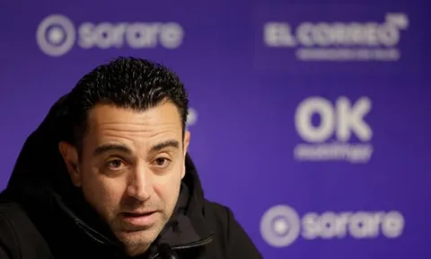 Liên tục bị xử ép, Xavi lên tiếng "cầu xin" trọng tài
