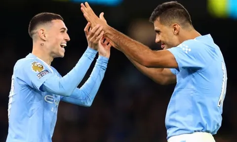 Phil Foden "không nói nên lời" với 1 đồng đội
