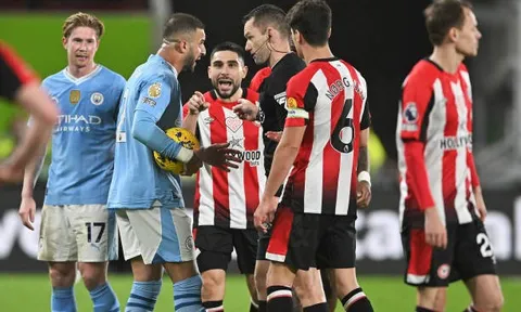 "Siêu mỏ neo" xuất hiện trong trận Brentford 1-3 Man City