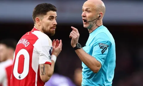 Arsenal bị phạt nặng sau chiến thắng trước Liverpool