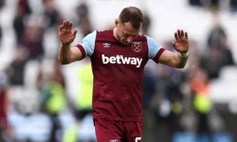 Bị Arsenal vùi dập, sao West Ham muối mặt xin lỗi người hâm mộ