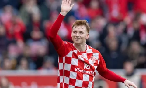 “Người thừa” úp mở tương lai tại Liverpool