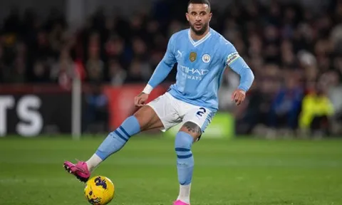 Kyle Walker không hài lòng về hàng thủ Man City