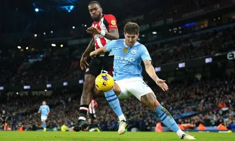 John Stones là điểm tựa nơi hàng thủ Manchester City