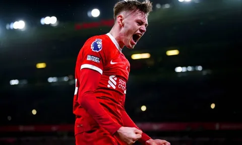 Nhờ Arnold chấn thương, "báu vật" của Liverpool đã bước ra ánh sáng