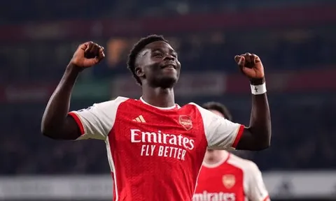 Bị Rio Ferdinand "chê bai", Bukayo Saka lập tức đáp trả