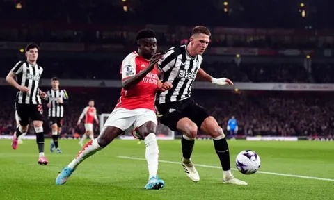 Rio Ferdinand "đính chính" sau những phát biểu nhắm vào Bukayo Saka