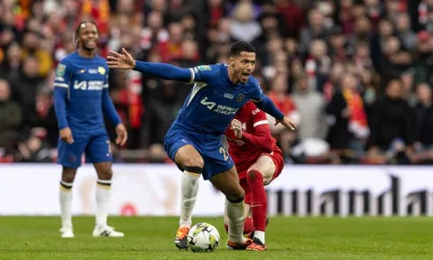 "Cú lừa" xuất hiện trong trận chung kết Carabao Cup