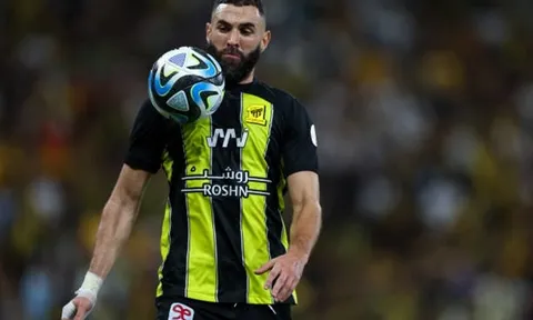 Karim Benzema "than khổ" ở Al Ittihad
