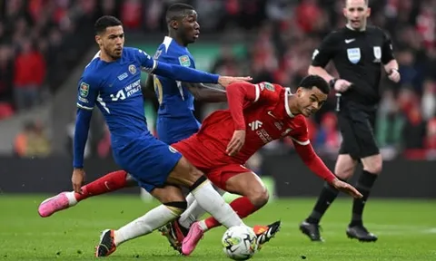 Liverpool vô địch Carabao Cup, Jamie Carragher vẫn không hài lòng 1 cầu thủ