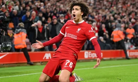 Sao trẻ Liverpool lập cú đúp: 'Thật điên rồ, như muộn cuốn phim'
