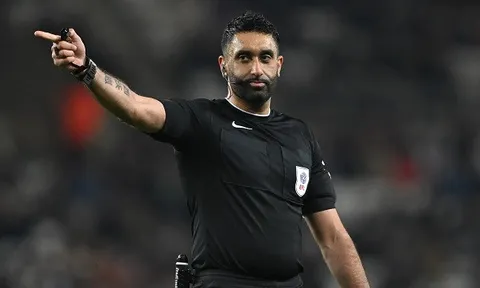 Chân dung trọng tài gốc Nam Á đầu tiên trong lịch sử Premier League