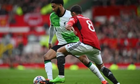 Joe Gomez "khiêu khích" Manchester United