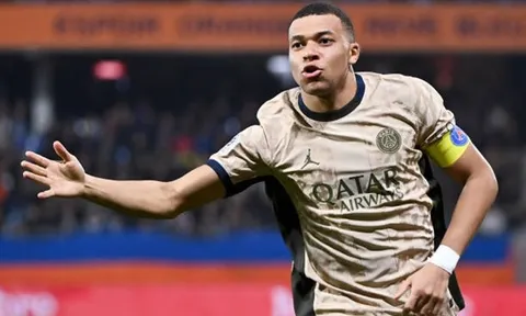 Kylian Mbappe lập hattrick, PSG "đánh tennis" trước Montpellier