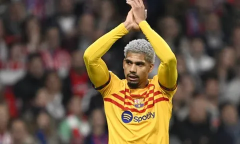 Bayern Munich ra giá cho Ronald Araujo