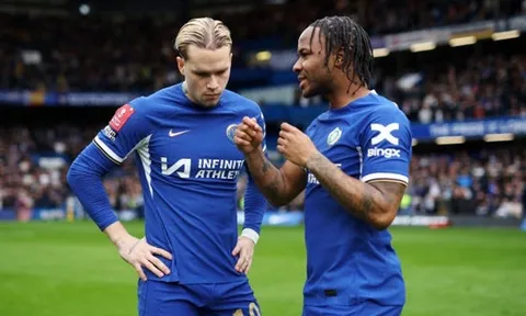 Stamford Bridge không còn chỗ cho Raheem Sterling
