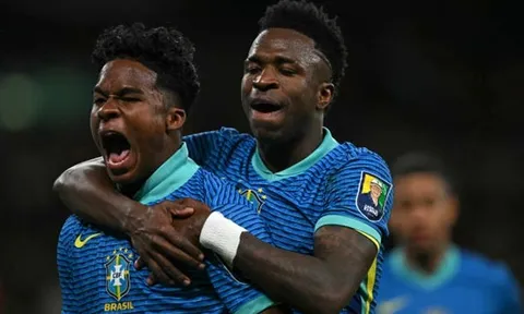 Thần đồng Brazil nghẹn ngào sau bàn thắng lịch sử
