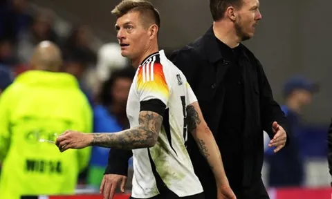 Tái xuất ấn tượng, Toni Kroos nhận cơn mưa lời khen từ đồng đội